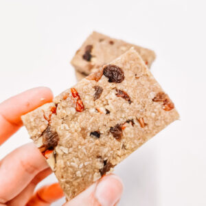 Oatmealbars met rozijnen en pecannoten